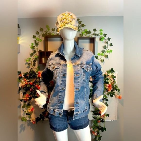 UNIQLO Women's Medium Wash Denim Lagenlook Jean Jacket‎ Size M RefJ008 - Picture 1 of 7